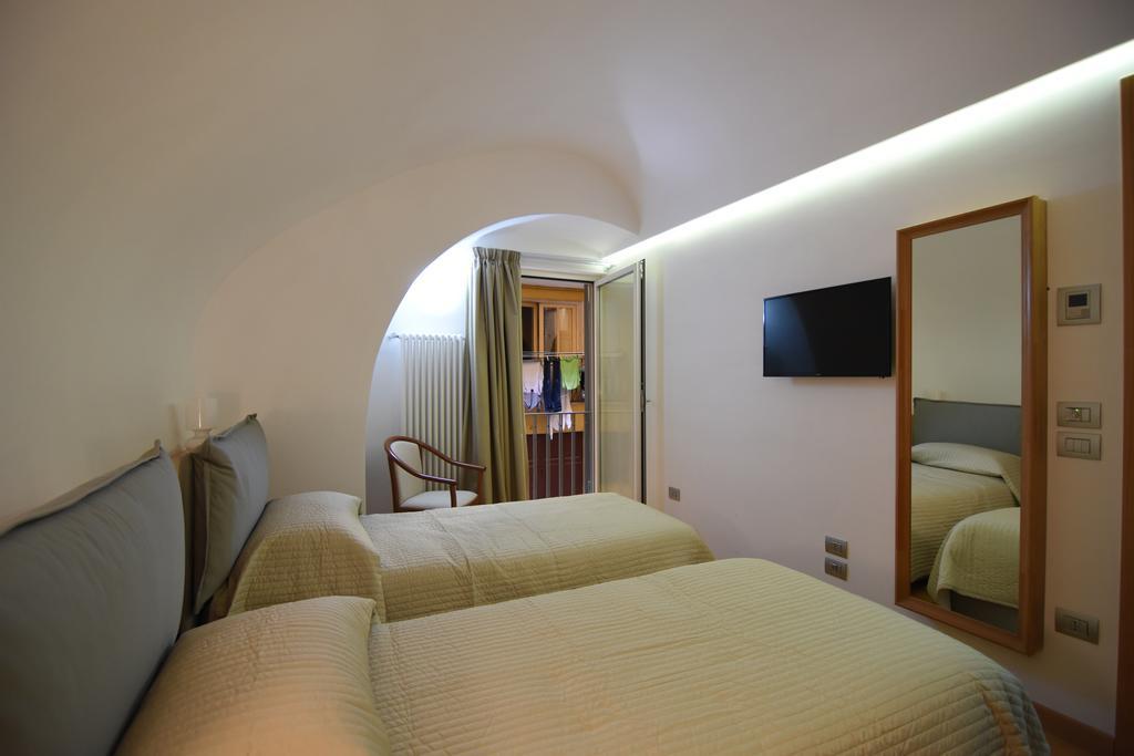 La Strada Parlata Hotel Napoli Exterior foto